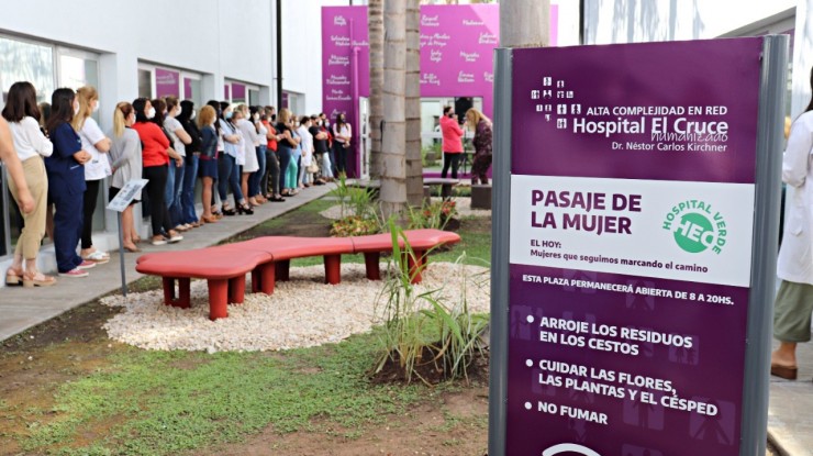 Se inauguró el “Pasaje de la Mujer” y el “Banco Rojo”